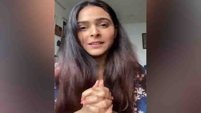 Madhurima Tulli Blasted on Colors Tv for Hyping her Pan moment over and over again | FilmiBeat