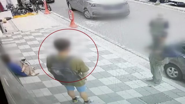 '정신질환 병력' 30대 남성, 처음 본 50대 여성 '묻지마 폭행' / YTN