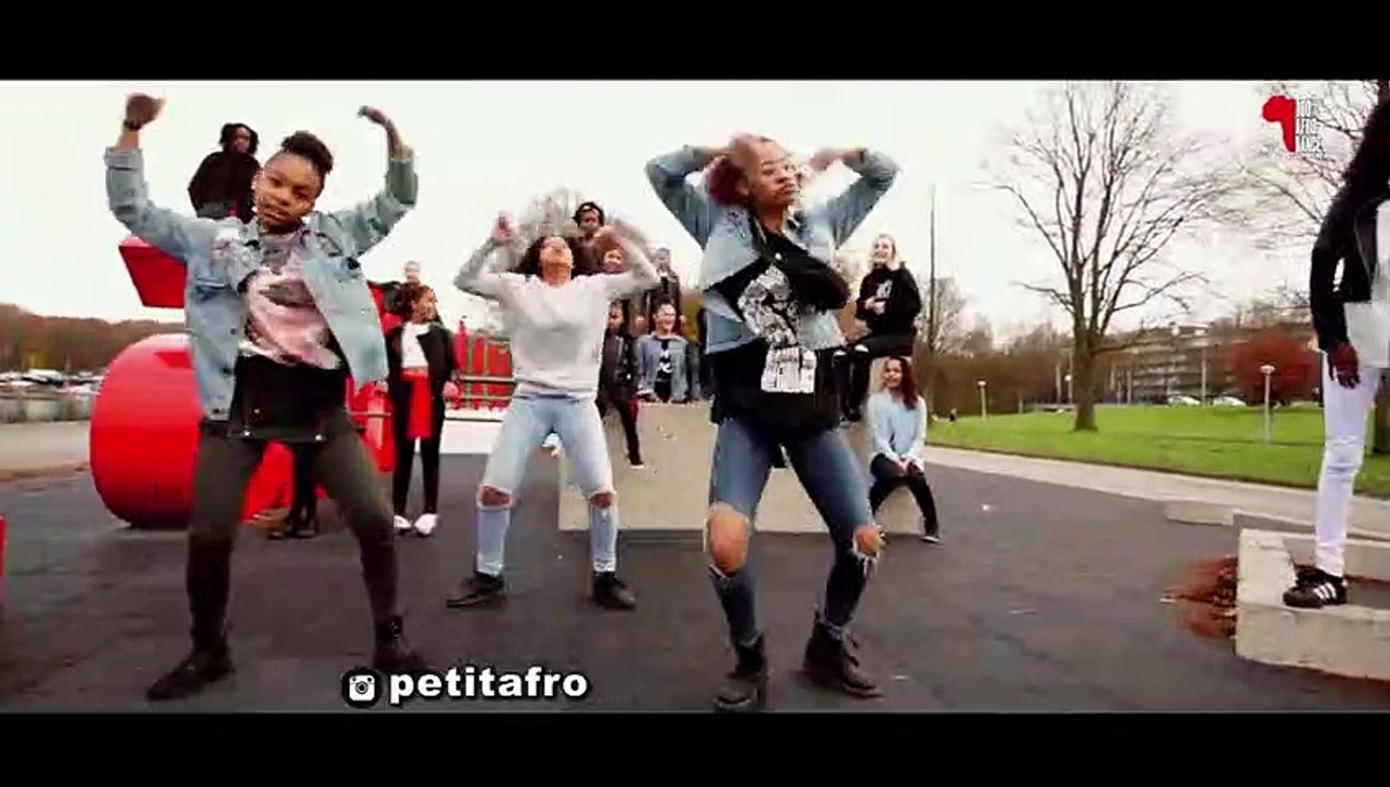 The boy kill the crowd with dance