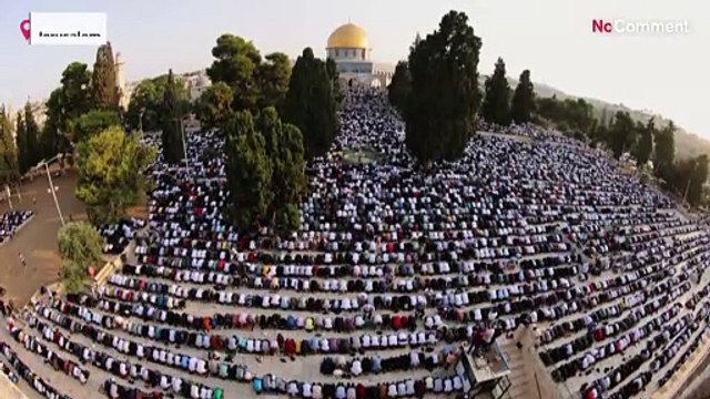Jérusalem : des milliers de fidèles palestiniens prient dans l'enceinte de la mosquée al-Aqsa