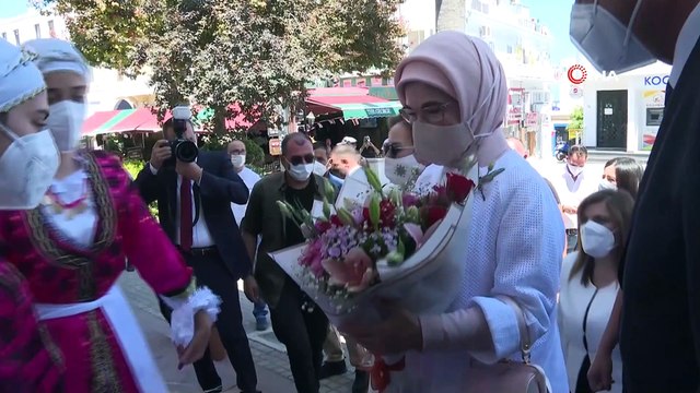- Emine Erdoğan, Girne Belediyesi Sosyal Yaşam Merkezi’ni ziyaret etti