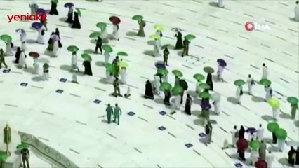 Hacı adayları koronavirüs gölgesi altında tavaf yaptı
