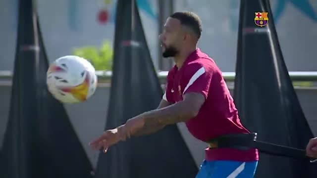 Barcelone - Memphis Depay, un premier entraînement dans la bonne humeur