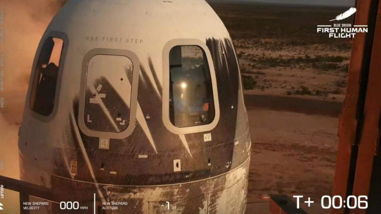 Jeff Bezos and 3 astronauts lands on Earth afte...