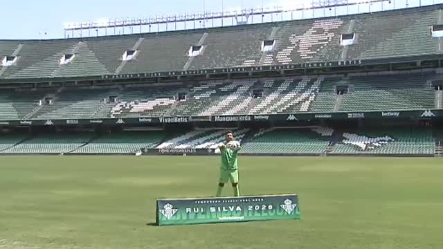 El Real Betis presenta a Rui Silva como su nuevo portero