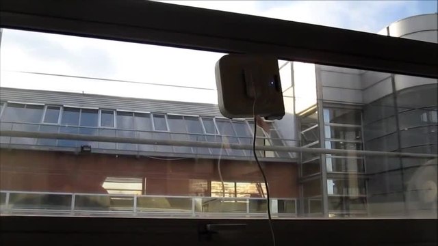 Les Numériques / Digital Versus : Ecovacs Winbot W710