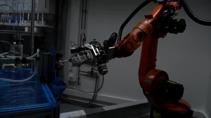 Les Numériques : Oral-B, laboratoire R&D de Kronberg, Robot center