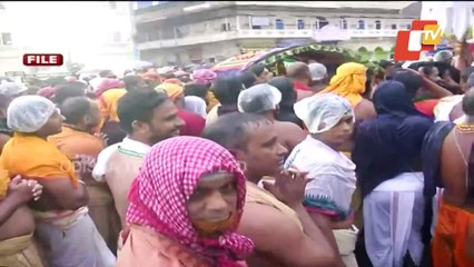 Bahuda Jatra - Servitors Recite Gita Govinda In Front Of Singha Dwara