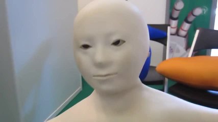 Les Numériques : le robot Telenoid