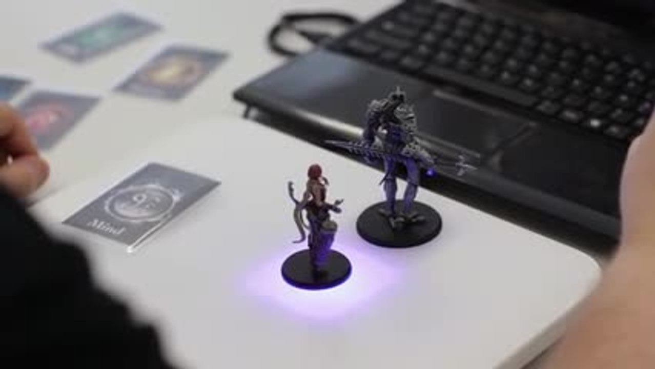 Les Numériques : Prodigy, un jeu de rôle qui mélange figurines et jeu vidéo.