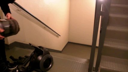 Les Numériques : Aspirateur sans sac Samsung Motion Sync SC08F70HY, crash test