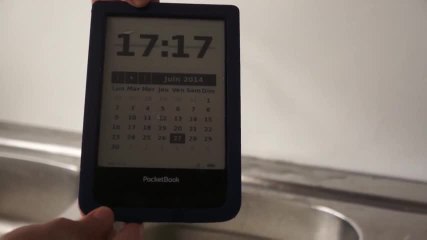 Les Numériques : l'Aqua plonge dans l'eau en cours de lecture