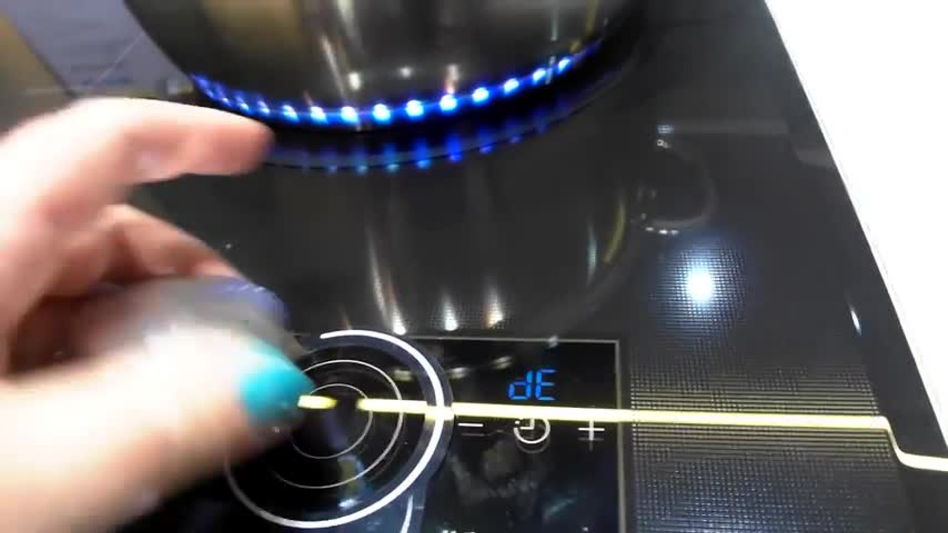 Les Numériques : table de cuisson Samsung Virtual Flame - Vidéo