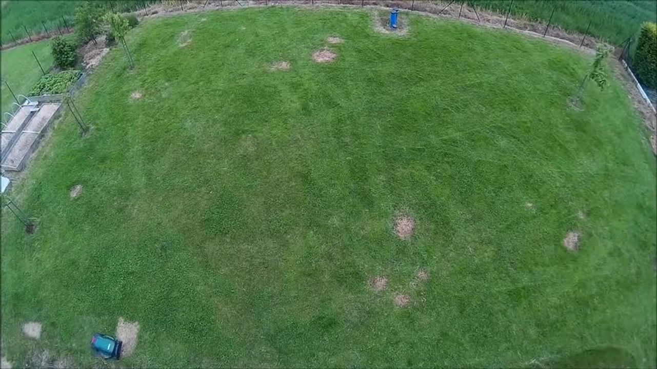 Les Numériques : tondeuse robot Robomow RC312 (cycle de tonte avec deux passages)