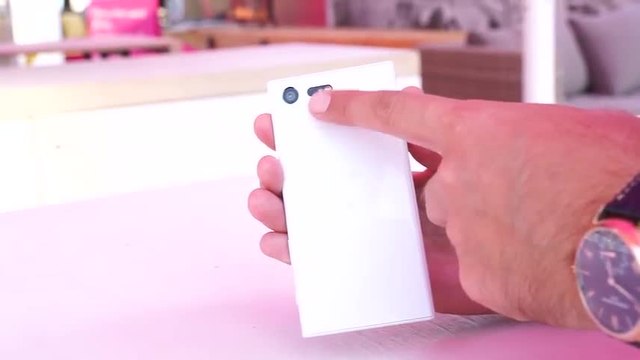 IFA 2016 - Prise en main du smartphone Sony Xperia X Compact