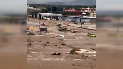 Descargar video: - Suudi Arabistan'ın Necran eyaleti sel sularına teslim oldu