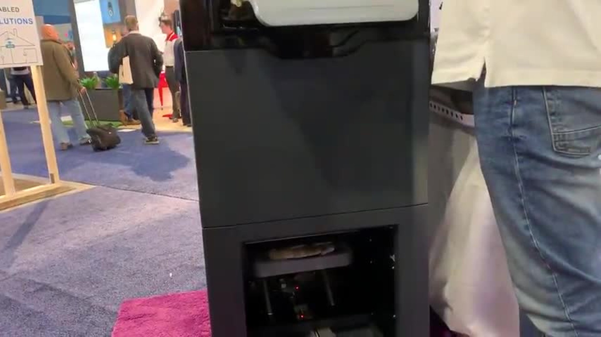 Foldimate : machine à plier le linge automatique - CES 2019 - Vidéo  Dailymotion