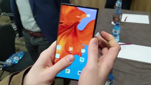 Huawei Mate X - Prise en main du smartphone pliable de Huawei - MWC 2019