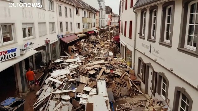 Стихия нас не сломит : городок Бад-Нойенар-Арвайлер борется с последствиями наводнения
