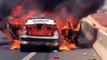 Images impressionnantes : une voiture prend feu sur l’autoroute à péage