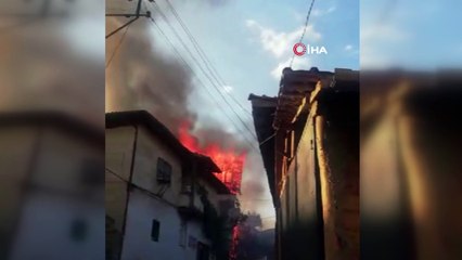 Çorum'da yangın: 3 ev ve 1 ahır kül oldu