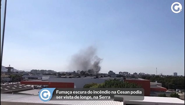 Estrago causado pelo incêndio no galpão da Cesan, na Serra