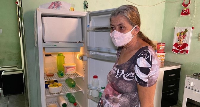 Idosa que ajudava pessoas em Cajazeiras, agora está doente e precisa de comida e pagar aluguel