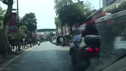 Beyoğlu'nda iki çocukla tehlikeli yolculuk kamerada