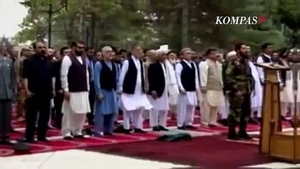 Diserang Roket! Presiden Afghanistan Tetap Lanjutkan Salat Idul Adha di Halaman Istana