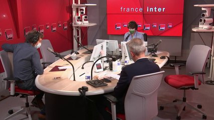 "Emmanuel Macron a construit son image sur le côté connecté, et on se rend compte qu'il s'est fait dépasser par cette image" (Jacques Monin)