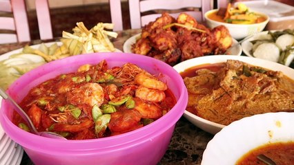 Malezya'da Müslümanlar ailelerinden uzakta kalmalarına rağmen bayram geleneklerini sürdürüyor