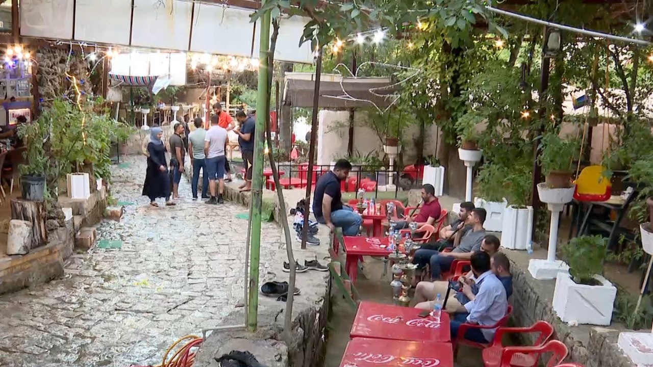 السياح يتدفقون مجددا إلى محافظة دهوك بإقليم كردستان العراق