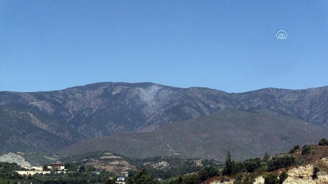 HATAY - Antakya ilçesinde çıkan orman yangınına müdahale ediliyor