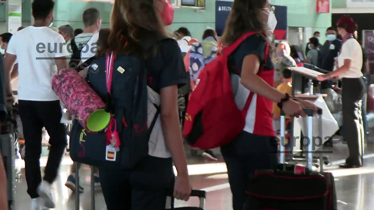 Ona Carbonell pone rumbo a Tokio sin su hijo pequeño