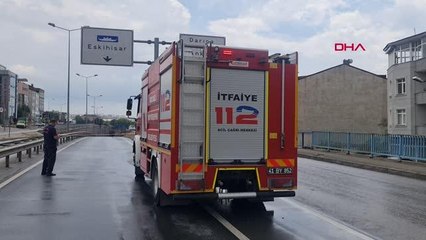 ALTGEÇİT SUYLA DOLDU, FERİBOT YOLU ULAŞIMA KAPANDI