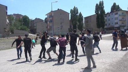 Son dakika haberleri | ÇOCUKLARIN BAŞLATTIĞI KAVGADA ORTALIK SAVAŞ ALANINA DÖNDÜ