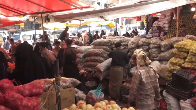 اليمن.. الحكومة عاجزة عن دفع الرواتب والحرب ما زالت مستمرة
