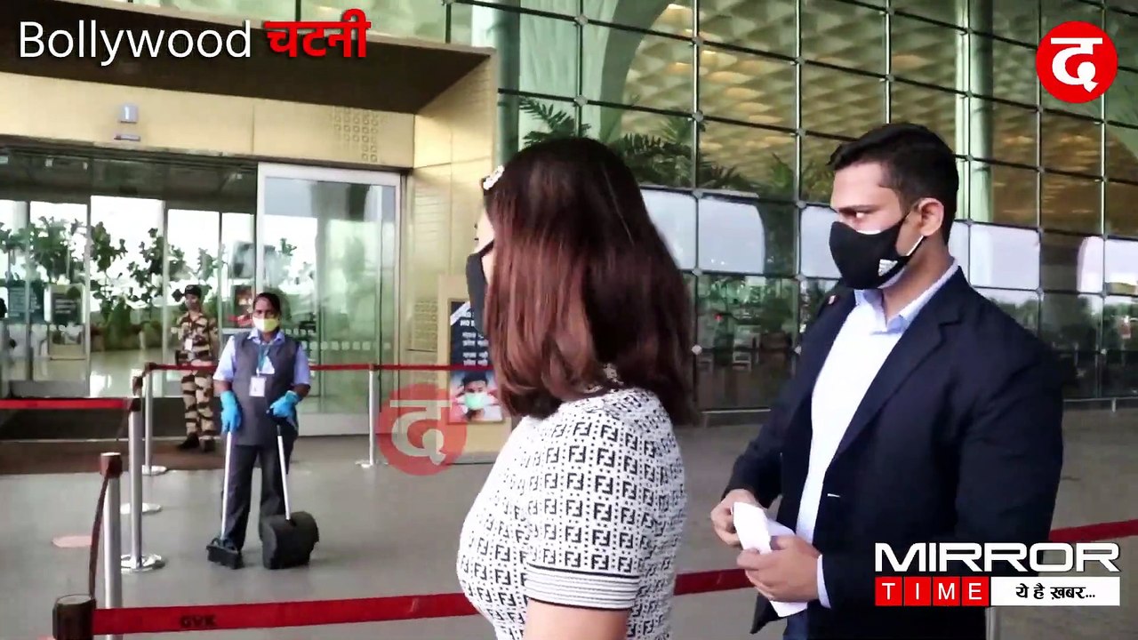 PRAGYA JAISWAL JACQUELINE FERNANDEZ  ALY GONI SPOTTED AT AIRPORT_1080p