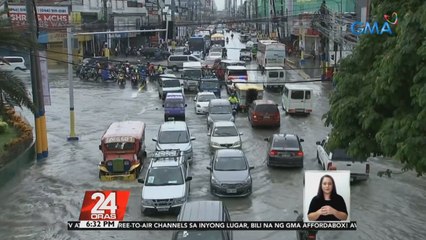 Baha na sinabayan pa ng high tide, nagdulot ng traffic at namerwisyo ng mga motorista | 24 Oras