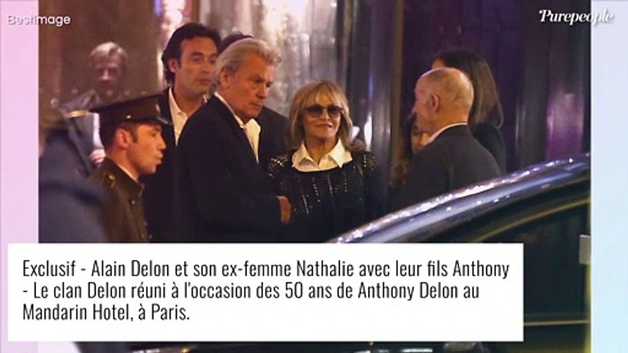 Alain Delon face à la mort de son ex-femme Nathalie Delon : "Je l'ai regardée. Je l'ai vue mourir"
