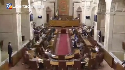 Una rata suelta en el Parlamento de Andalucía provoca un revuelo entre los diputados durante el pleno