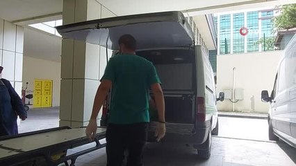 Oksijen tüpüne bağlıyken sigara içmek isteyince canından oldu