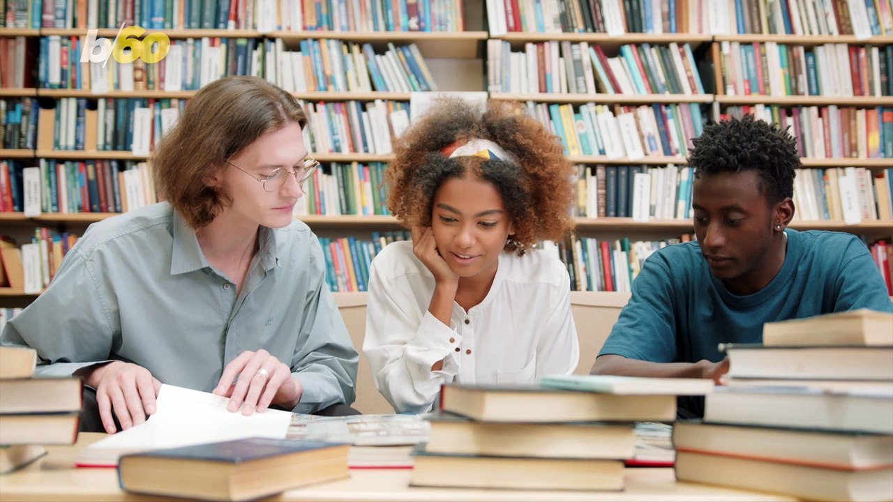 Why Recent College Graduates Are Moving Back to Their Hometowns