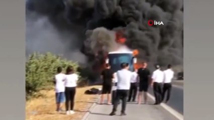 İzmir'de yolcu otobüsü alev alev yandı