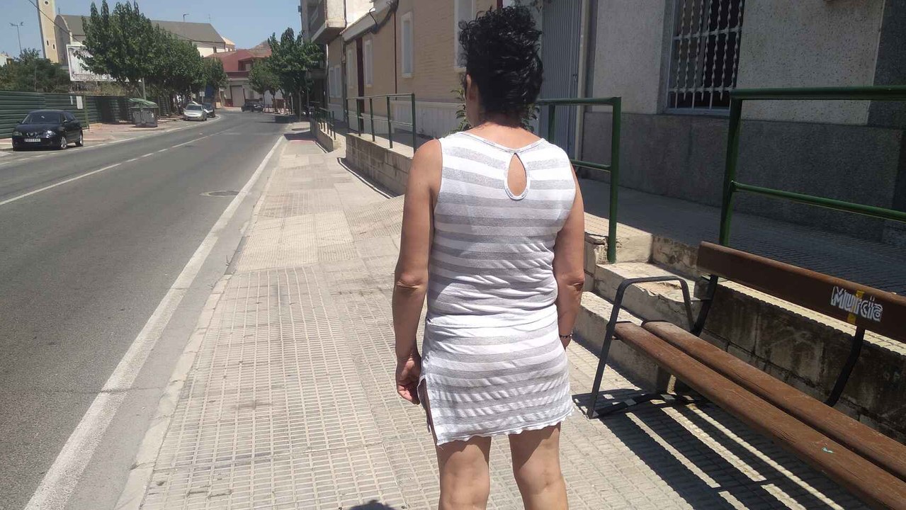 María José regresa junto a su pareja en Los Ramos tras ser detenida por tratar supuestamente de quemar a otra mujer.