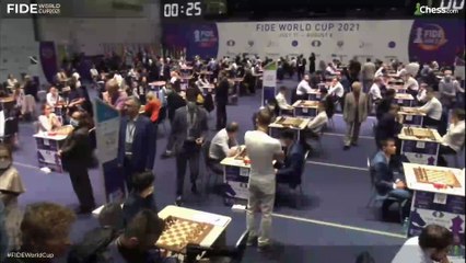 O aperto de mão mais confuso de todos os tempos aconteceu num torneio de xadrez