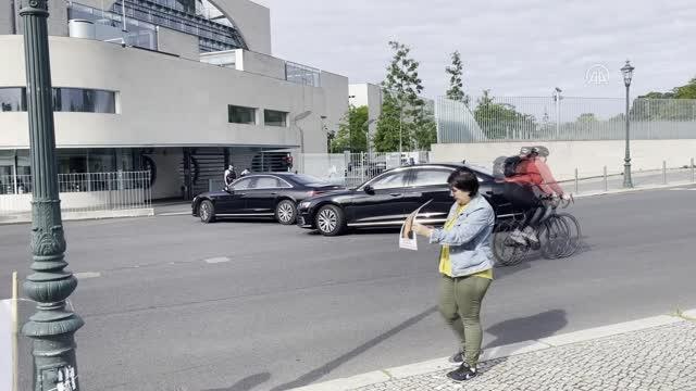 Almanya'da kızı terör örgütü PKK tarafından kaçırılan anne Başbakanlık önündeki eylemini sürdürdü