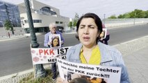 BERLİN - Almanya'da kızı terör örgütü PKK tarafından kaçırılan anne Başbakanlık önündeki eylemini sürdürdü