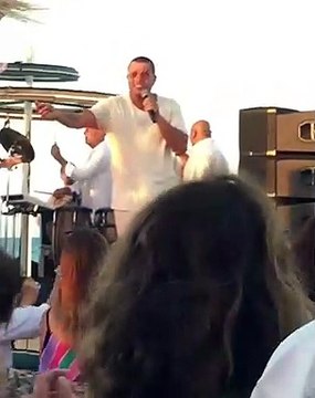 رد فعل عمرو دياب على حضور فيفي عبده حفله بالساحل الشمالي