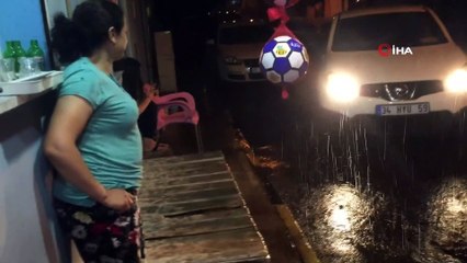 Alaşehir'de sağanak yağış sonrası caddeler göle döndü